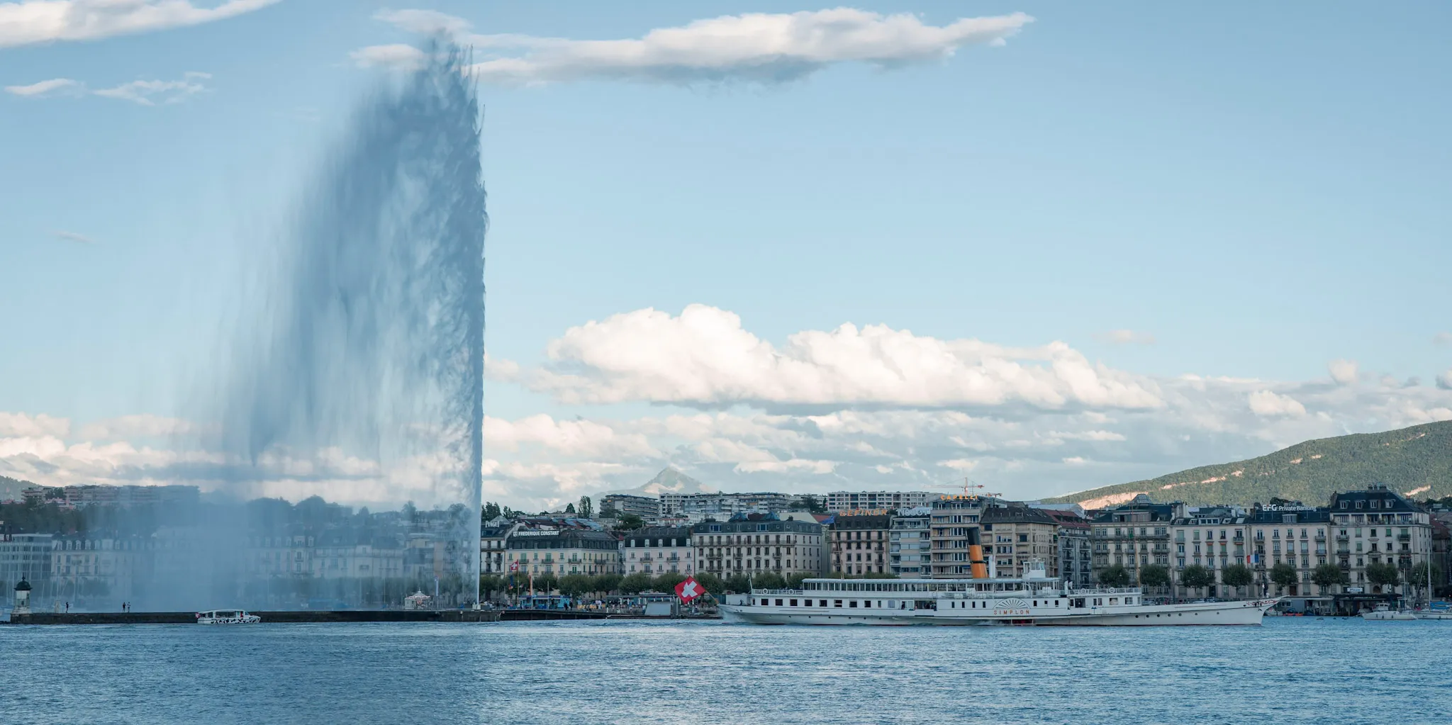Voyages depuis Genève - Vue sur le Jet d’Eau et la rade de Genève, point de départ pour voyager en Europe et au-delà