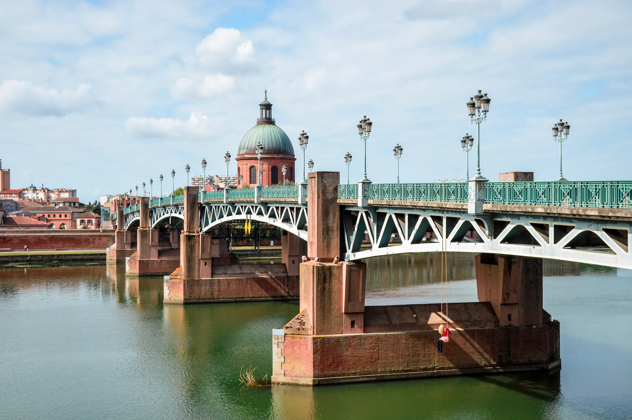 Voyages depuis Toulouse - Vue de Toulouse avec le Pont Saint-Pierre et le Dôme de La Grave au-dessus de la Garonne