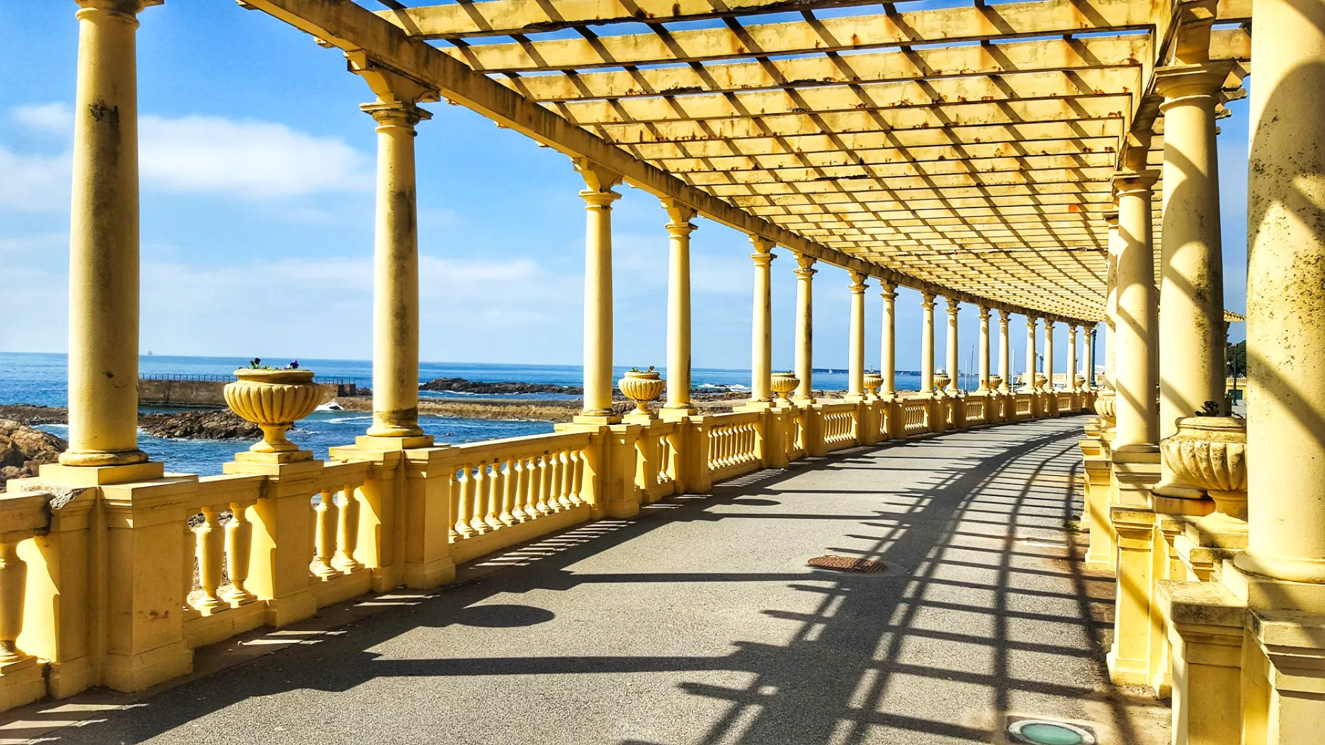 La promenade de la Pergola do Foz de Porto au Portugal