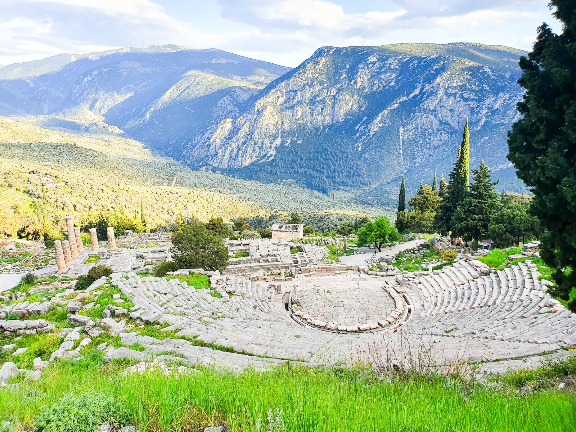 Vestiges du sanctuaire d'Apollon à Delphes en Grèce