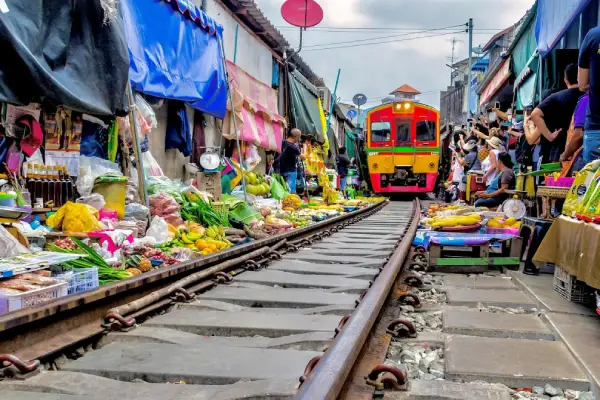 Visite du marché du train de Maeklong et du marché flottant de Bangkok
