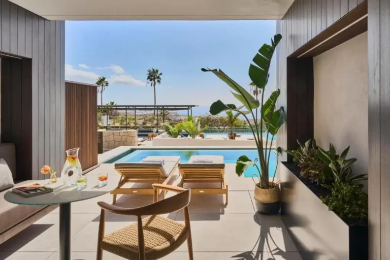 Suite avec accès direct à la piscine de l'hôtel Royal Hideaway Corales Villas de Tenerife