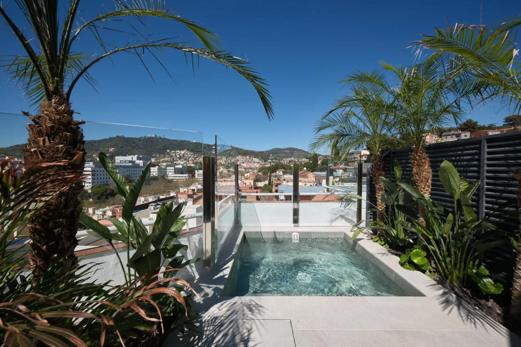 jaccuzi-terrasse-hotel-catalonia-park-guell-barcelone
