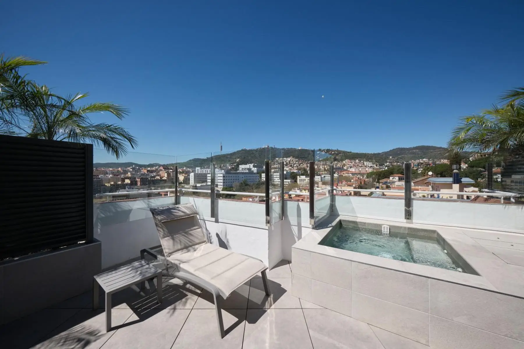 terrasse-jacuzzi-hotel-catalonia-park-guell-barcelone