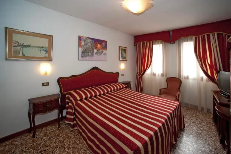 Une chambre lit double de l'hôtel Fontana 3* de Venise